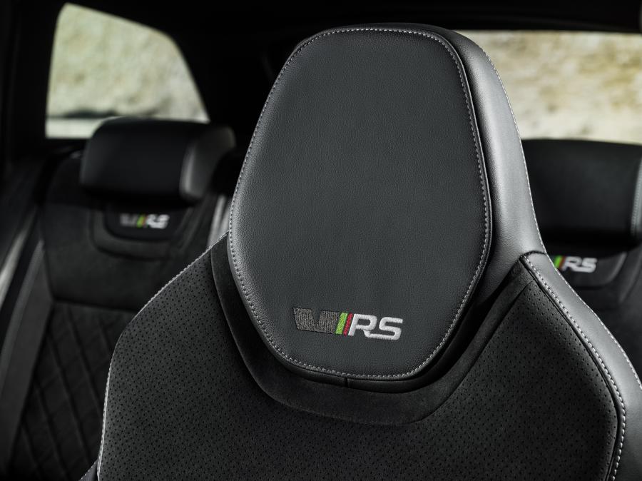 Детали интерьера Skoda Octavia RS Combi 2017 года  (WW) (фото 8 из 48)